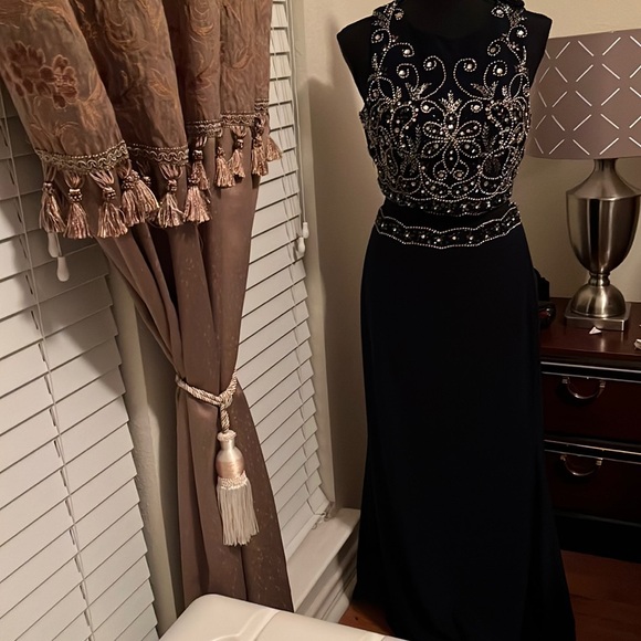 Elegant Camille Dark Blue 2 piece gown with crystals and beads Size 10 - Picture 5 of 9
